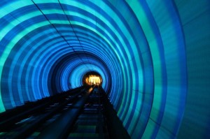 3-bund-sightseeing-tunnel1